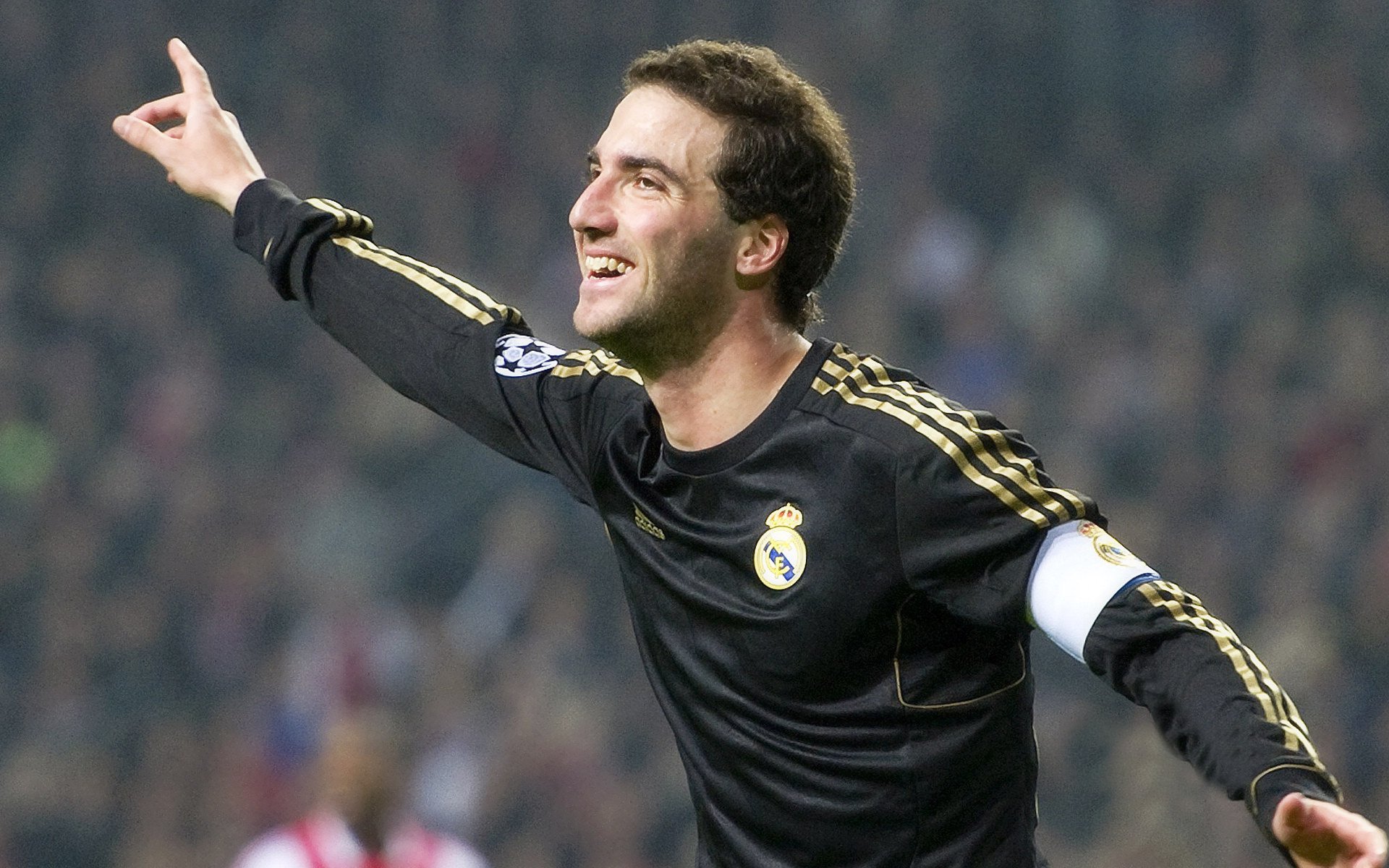 《英雄联盟》官方发布年度幕后花絮,粉丝期待爆棚,英雄联盟mv彩蛋